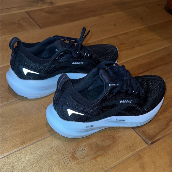 Brooks Black Athletic Running Shoes - Picture 3 of 4